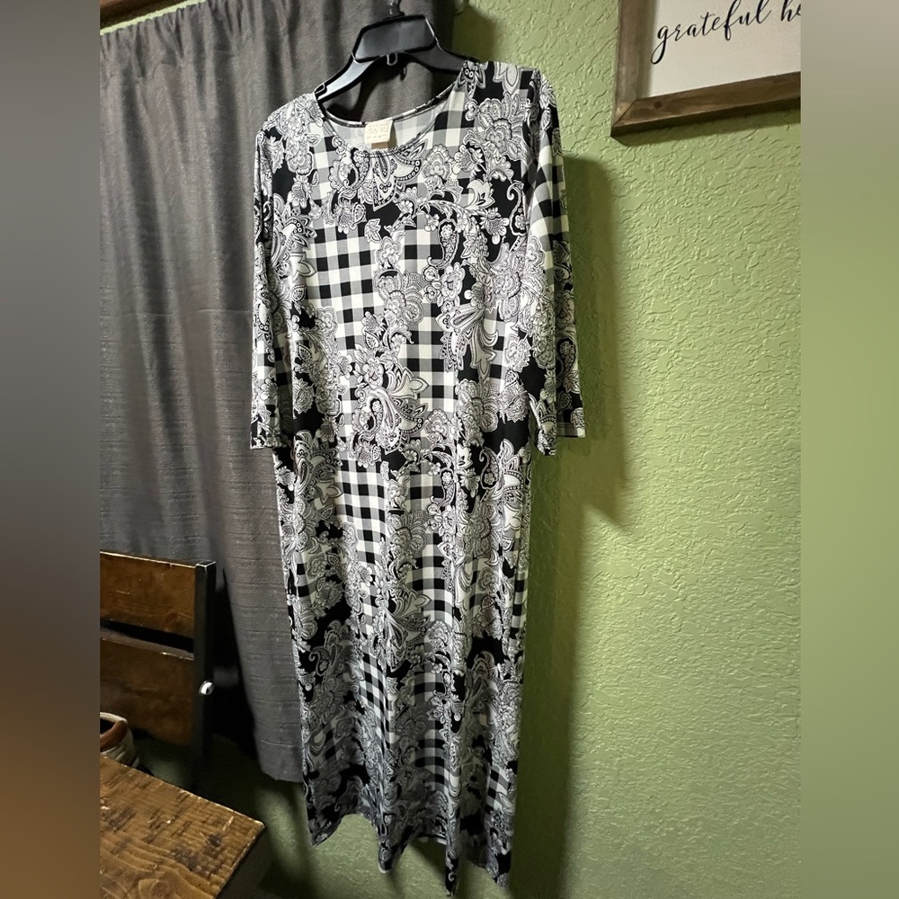 Zadie B’s Elegant Black and White Straight layering Dress